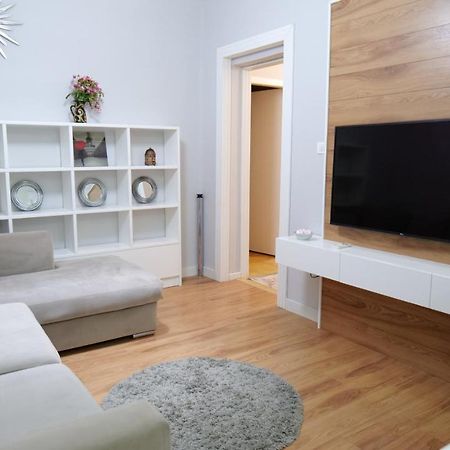 City Center Apartment Niko 04 Tirana Exteriör bild