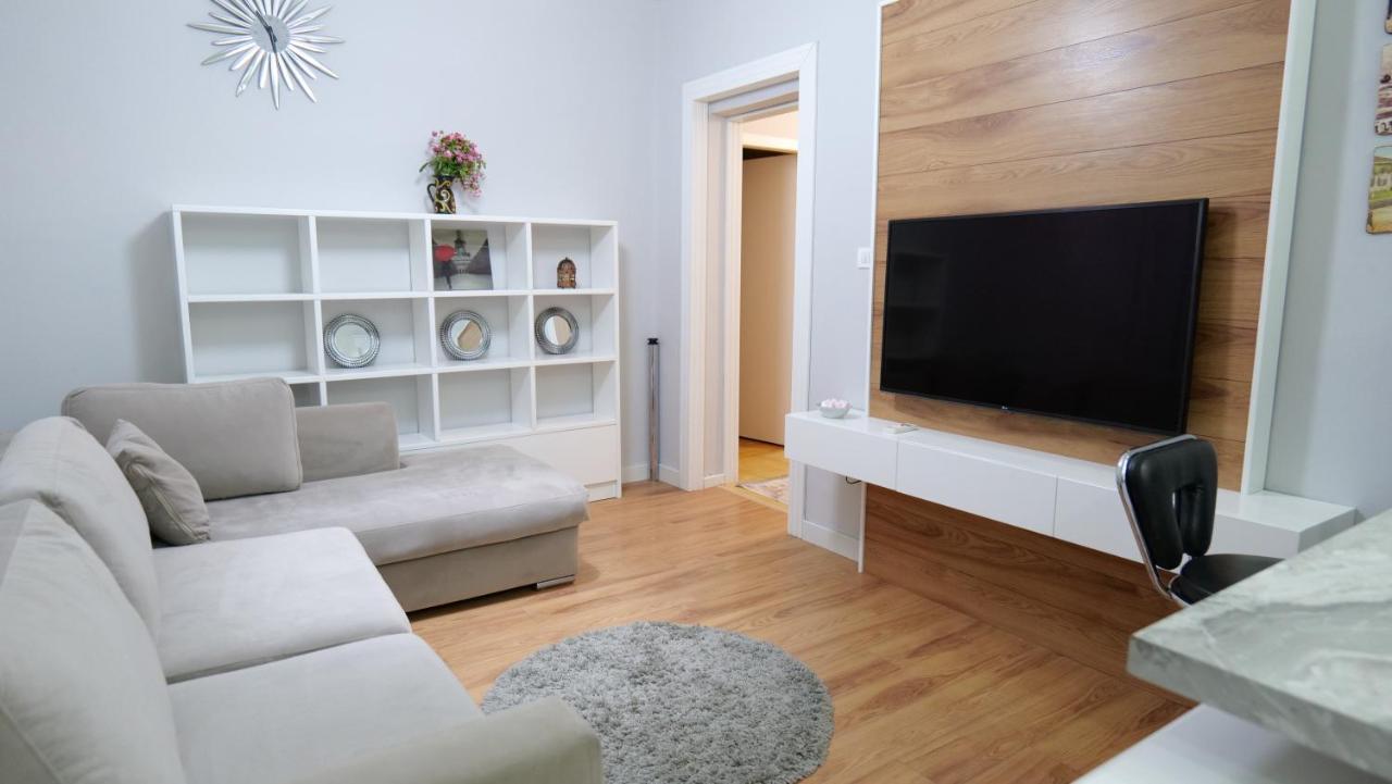 City Center Apartment Niko 04 Tirana Exteriör bild